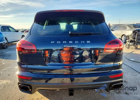 2016 Porsche Cayenne z USA, uszkodzony, nr VIN WP1AA2A2XGKA15776